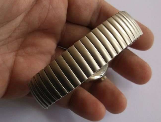 TOTALLY COOL !! RARE VINTAGE ROTARY WIND UP WRISTWATCH - WORKING WIND UP