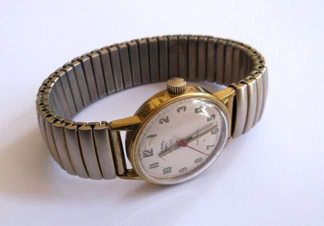TOTALLY COOL !! RARE VINTAGE ROTARY WIND UP WRISTWATCH - WORKING WIND UP