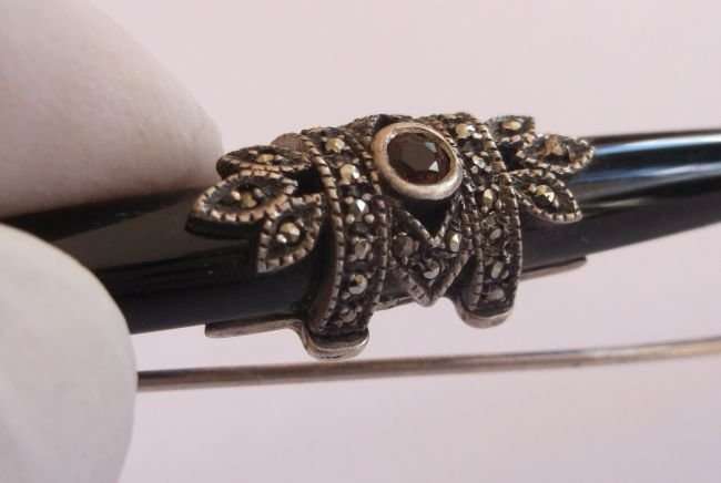 SIMPLY GORGEOUS !!! AN ITALIAN MADE ONYX AND STERLING SILVER BROOCH...PLEASE READ