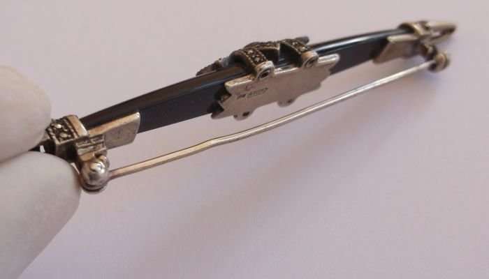 SIMPLY GORGEOUS !!! AN ITALIAN MADE ONYX AND STERLING SILVER BROOCH...PLEASE READ