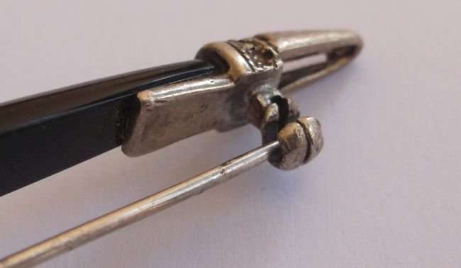 SIMPLY GORGEOUS !!! AN ITALIAN MADE ONYX AND STERLING SILVER BROOCH...PLEASE READ