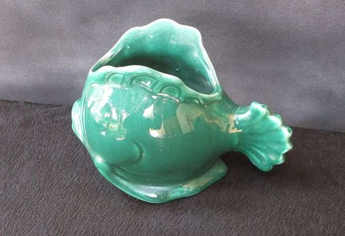 A RARE VINTAGE LUCIA WARE FISH SHAPED BUD VASE OR HOLDER ...NO DAMAGE