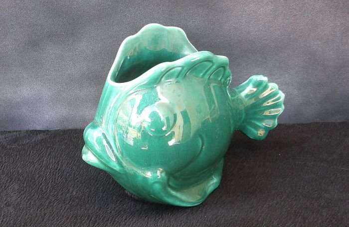 A RARE VINTAGE LUCIA WARE FISH SHAPED BUD VASE OR HOLDER ...NO DAMAGE
