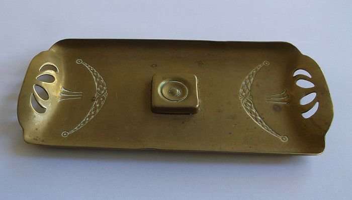 AN ART NOUVEAU PERIOD BRASS / BRONZE TRAY .....INTERESTING FIND