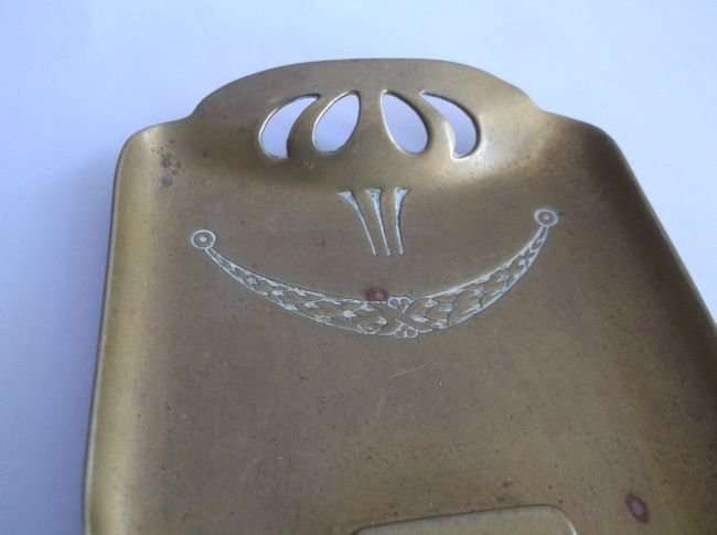 AN ART NOUVEAU PERIOD BRASS / BRONZE TRAY .....INTERESTING FIND