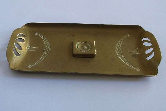AN ART NOUVEAU PERIOD BRASS / BRONZE TRAY .....INTERESTING FIND