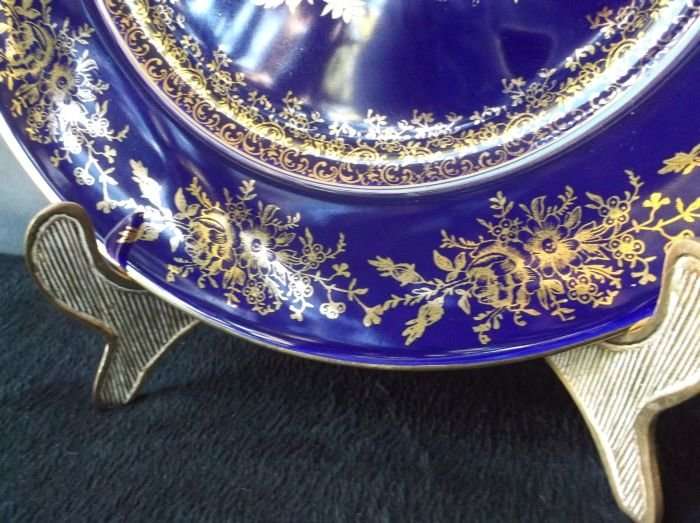 A VINTAGE LIMOGES PLATE WITH A ROMANTIC THEME