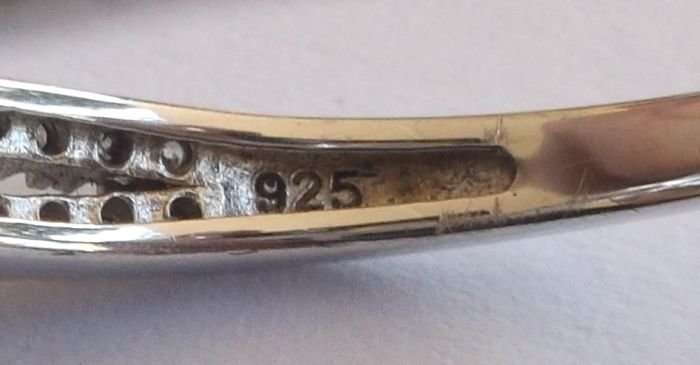 A GORGEOUS STERLING SILVER ENGAGEMENT TYPE RING....WHAT A STONE !!