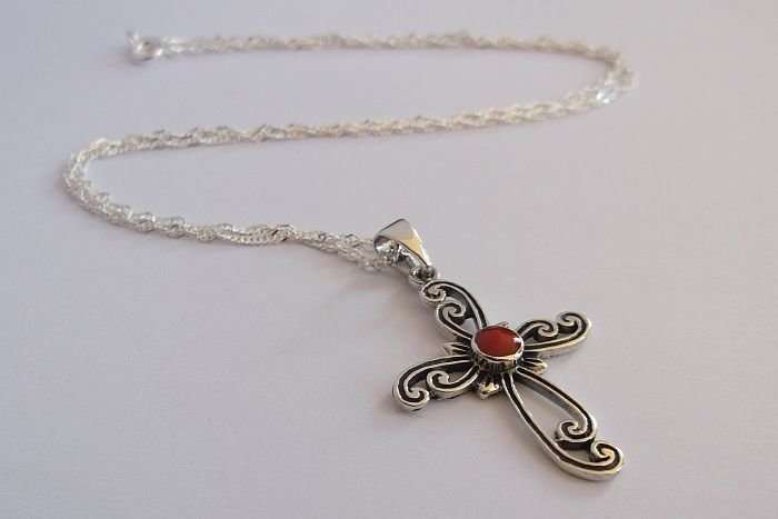 WOW !!!! A STERLING SILVER NECKLACE WITH A STERLING SILVER CROSS PENDANT ...RED INSET