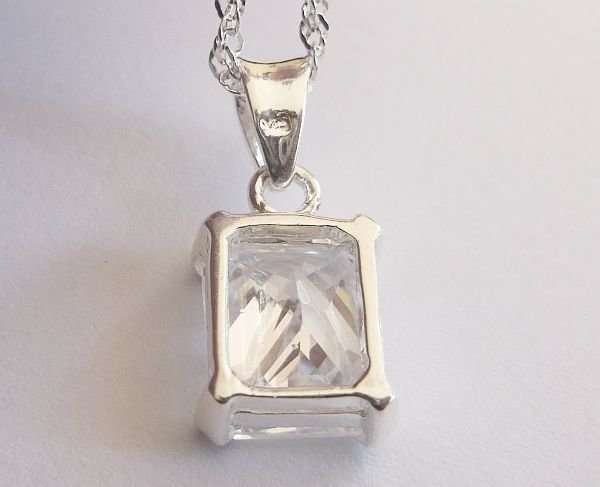A STERLING SILVER NECKLACE PLUS A STERLING SILVER PENDANT SET WITH A CLEAR FACETED STONE