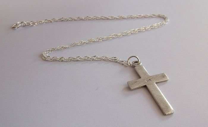 A STERLING SILVER NECKLACE PLUS A STERLING SILVER CROSS PENDANT