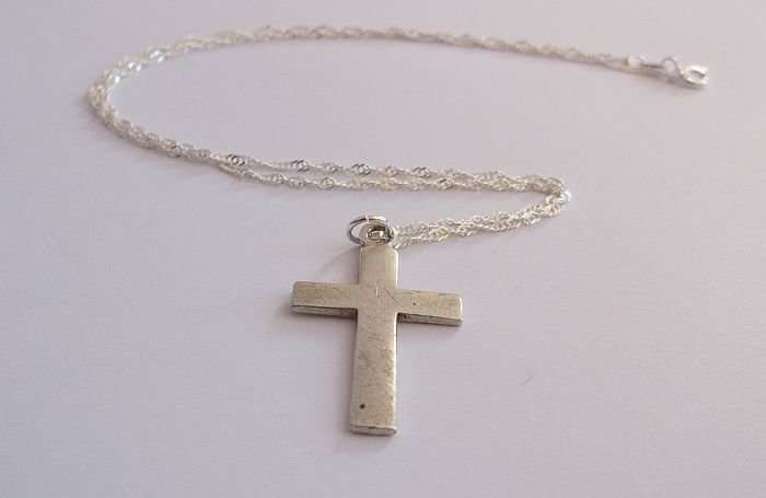 A STERLING SILVER NECKLACE PLUS A STERLING SILVER CROSS PENDANT