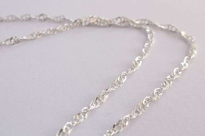 A LOVELY TWIST DESIGN 45 CM STERLING SILVER NECKLACE PLUS A STERLING SILVER BUTTERFLY PENDANT !!!