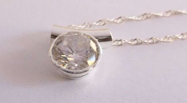 AN ELEGANT STERLING SILVER NECKLACE & STERLING SILVER PENDANT WITH FACETED STONE....DONT MISS OUT !!