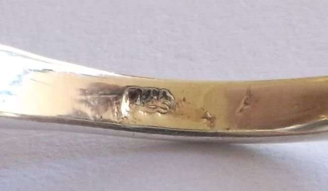 A LOVELY STERLING SILVER RING SET WITH A MOTHER OF PEARL LOOK INSET ...GREAT !!!