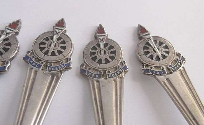 COOL !! A SET OF SIX VINTAGE SILVER PLATED CAKE FORKS WITH THE OLD VOORTREKKER EMBLEM...HOU KOERS !!