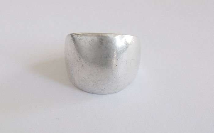A HEAVY WIDE SOLID MEXICAN STERLING SILVER RING ....WOW FACTOR....WOW QUALITY !!!