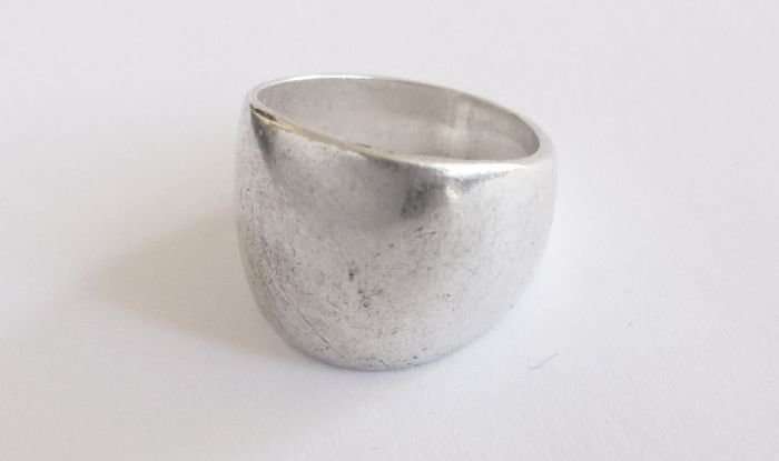 A HEAVY WIDE SOLID MEXICAN STERLING SILVER RING ....WOW FACTOR....WOW QUALITY !!!