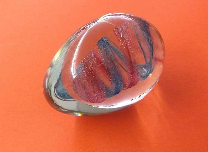 A SPLENDID VINTAGE EGG SHAPED SOLID GLASS PAPERWEIGHT / DUMP WITH SWIRLS INSIDE...SWEET !!!