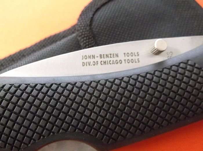 A VERY COOL SOLID SHARP JOHN BENZEN POCKET KNIFE WITH RUBBERIZED HANDLE AND POUCH !!!