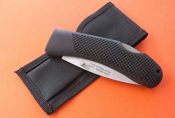 A VERY COOL SOLID SHARP JOHN BENZEN POCKET KNIFE WITH RUBBERIZED HANDLE AND POUCH !!!