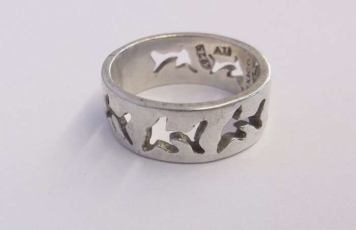 A VINTAGE SOLID STERLING SILVER MEXICAN DESIGNER RING WITH "CUT OUT" DOLPHINS ALL ROUND !! SWEET !!