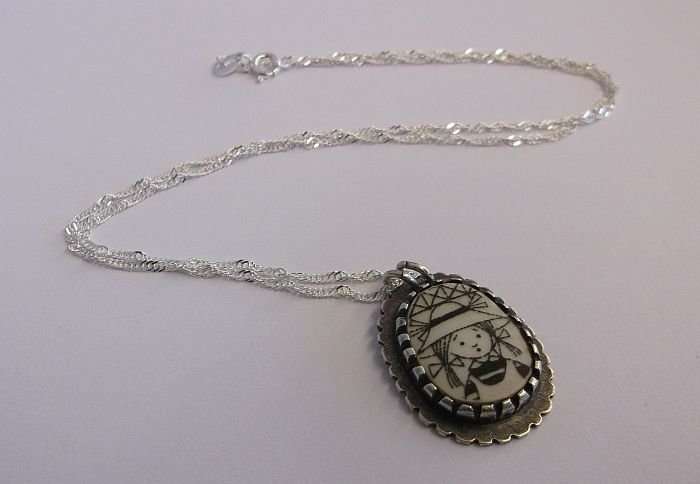 A SMART 45 CM TWIST DESIGN STERLING SILVER NECKLACE PLUS THE CUTEST STERLING SILVER PENDANT ...OUGAT