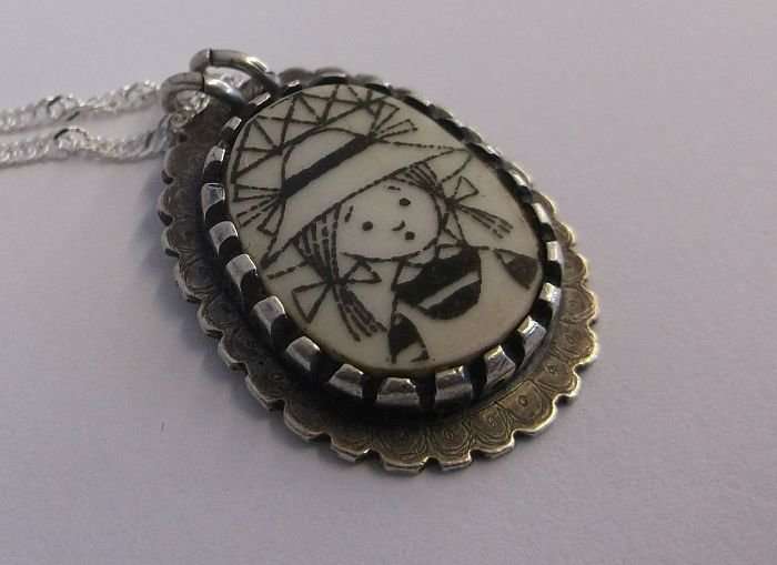 A SMART 45 CM TWIST DESIGN STERLING SILVER NECKLACE PLUS THE CUTEST STERLING SILVER PENDANT ...OUGAT