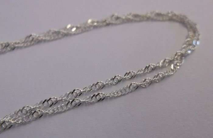 A SMART 45 CM TWIST DESIGN STERLING SILVER NECKLACE PLUS THE CUTEST STERLING SILVER PENDANT ...OUGAT