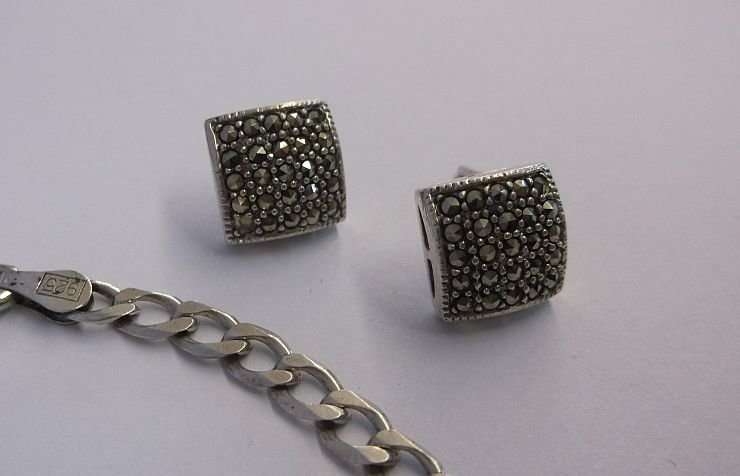 A QUALITY STERLING SILVER BRACELET..STERLING SILVER EARRINGS...STERLING SILVER NECKLACE AND PENDANT