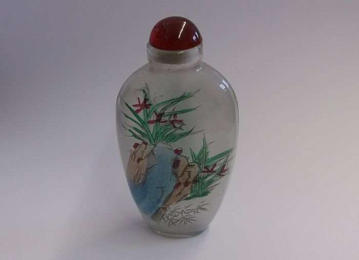 AN EYE CATCHING CHINESE GLASS SNUFF BOTTLE WITH WATER ON ROCK & FLORAL MOTIF ...LOVELY !!