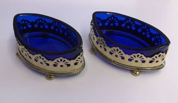 A PAIR OF GORGEOUSLY DESIGNED VICTORIAN ERA OPEN SALTS WITH ORIGINAL BLUE GLASS LINERS