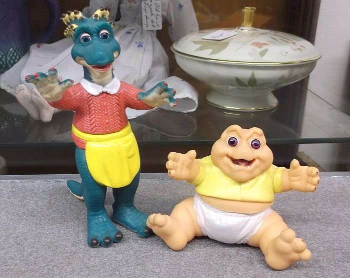 SO SWEET !!! THE MAMA AND THE BABY DISNEY FIGURES FROM THE HIT TV SERIES DINOSAURS