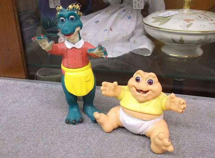 SO SWEET !!! THE MAMA AND THE BABY DISNEY FIGURES FROM THE HIT TV SERIES DINOSAURS