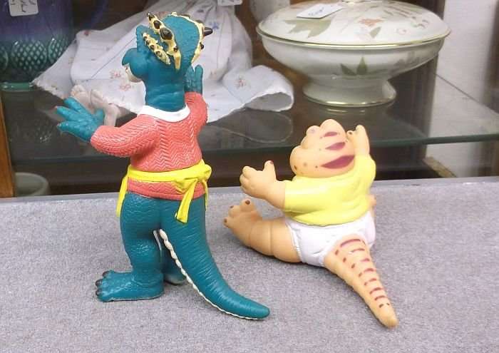 SO SWEET !!! THE MAMA AND THE BABY DISNEY FIGURES FROM THE HIT TV SERIES DINOSAURS