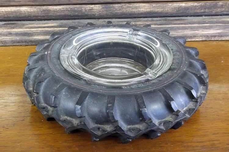EXCEPTIONALLY RARE !! A VINTAGE " INDIA FARM TRACTOR " TYRE ASHTRAY ...IN SUID AFRIKA VERVAARDIG ...