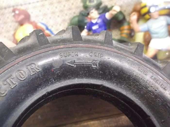 EXCEPTIONALLY RARE !! A VINTAGE " INDIA FARM TRACTOR " TYRE ASHTRAY ...IN SUID AFRIKA VERVAARDIG ...