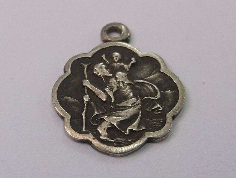 A VINTAGE SOLID STERLING SILVER ST CHRISTOPHER PENDANT