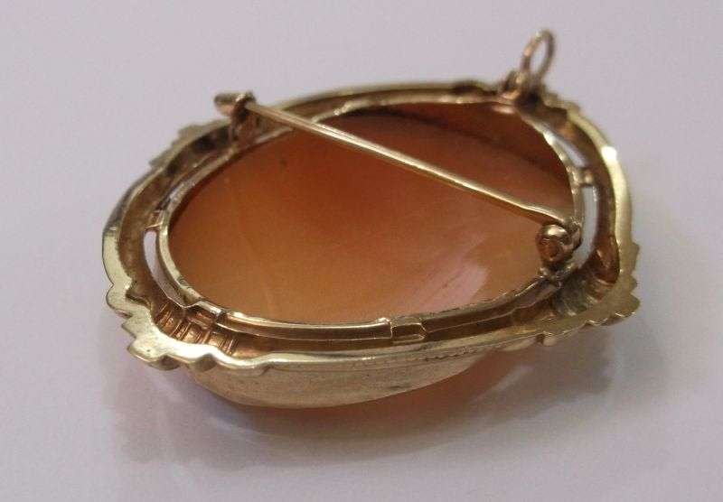 A Gorgeous Vintage genuine 10 carat gold Cameo brooch...real shell ...8.8 grams...Marked and tested