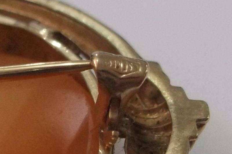 A Gorgeous Vintage genuine 10 carat gold Cameo brooch...real shell ...8.8 grams...Marked and tested