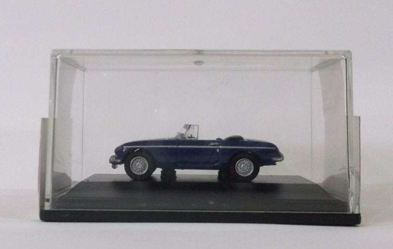 TOO CUTE !! A 1:76 SCALE DIE CAST METAL MODEL OF THE MGB ROADSTER ...CLASSIC !!