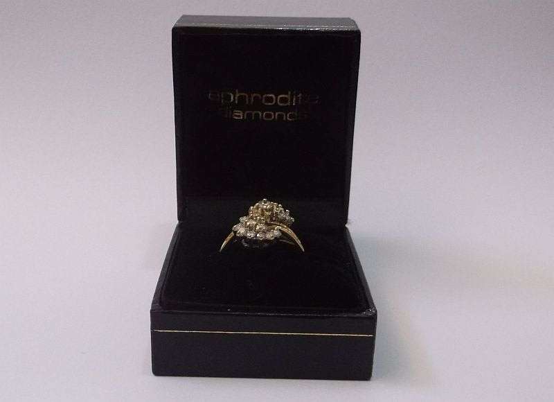 Masterpiece !! An impressive Vintage hallmarked 18 ct Gold diamond ring set with 23 Diamonds ...WOW