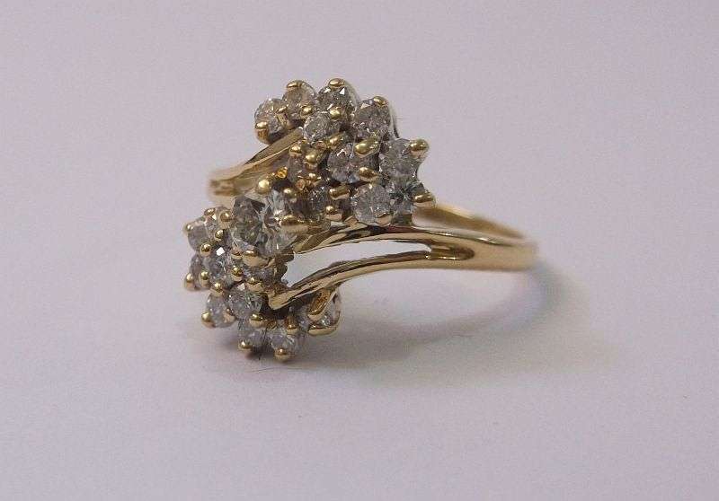 Masterpiece !! An impressive Vintage hallmarked 18 ct Gold diamond ring set with 23 Diamonds ...WOW