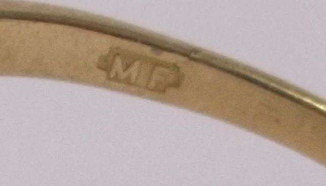 Masterpiece !! An impressive Vintage hallmarked 18 ct Gold diamond ring set with 23 Diamonds ...WOW