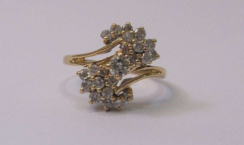 Masterpiece !! An impressive Vintage hallmarked 18 ct Gold diamond ring set with 23 Diamonds ...WOW