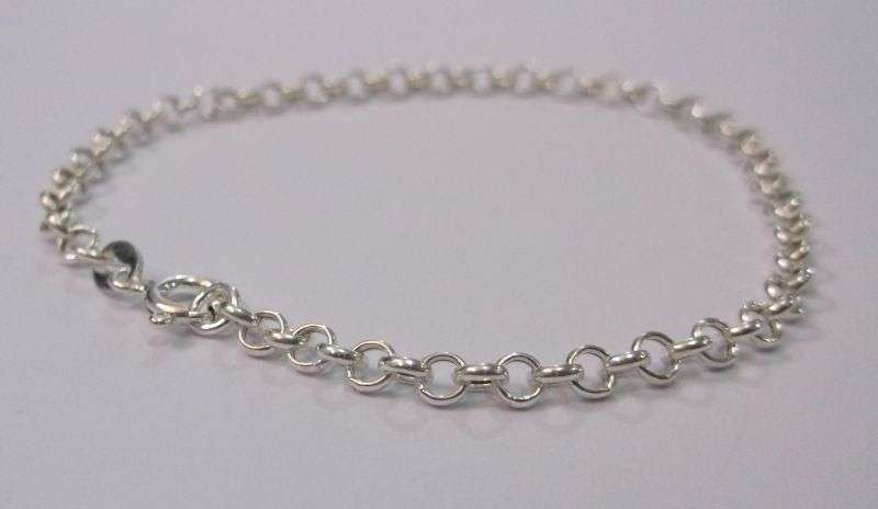 A Stylish petite Sterling Silver round link bracelet made in Italy ...Perfect Gift