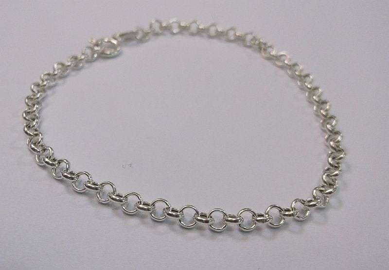 A Stylish petite Sterling Silver round link bracelet made in Italy ...Perfect Gift