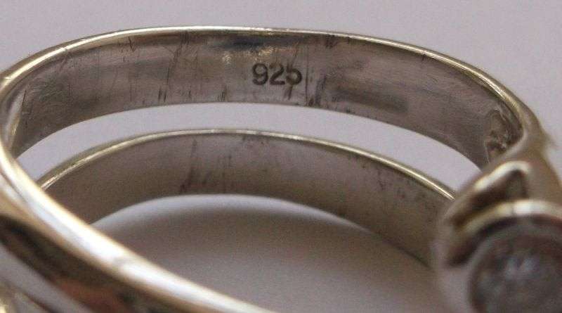 An Elegant and excellent Quality solid Sterling Silver ring ....with a TWIST ...and faceted Stones