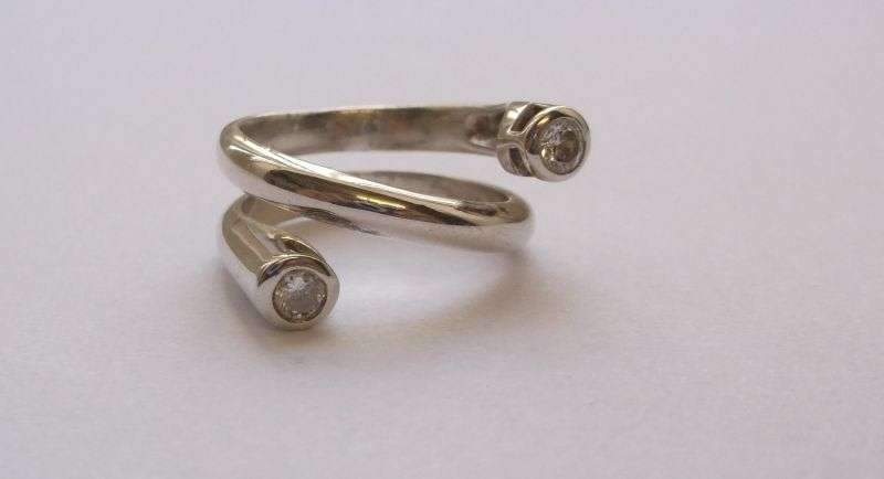 An Elegant and excellent Quality solid Sterling Silver ring ....with a TWIST ...and faceted Stones