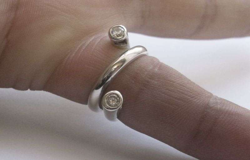 An Elegant and excellent Quality solid Sterling Silver ring ....with a TWIST ...and faceted Stones